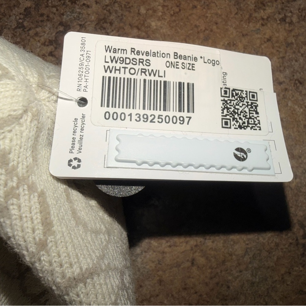 BNWT Lululemon Athletica Warm Revelation Beanie *Logo - Picture 7 of 7